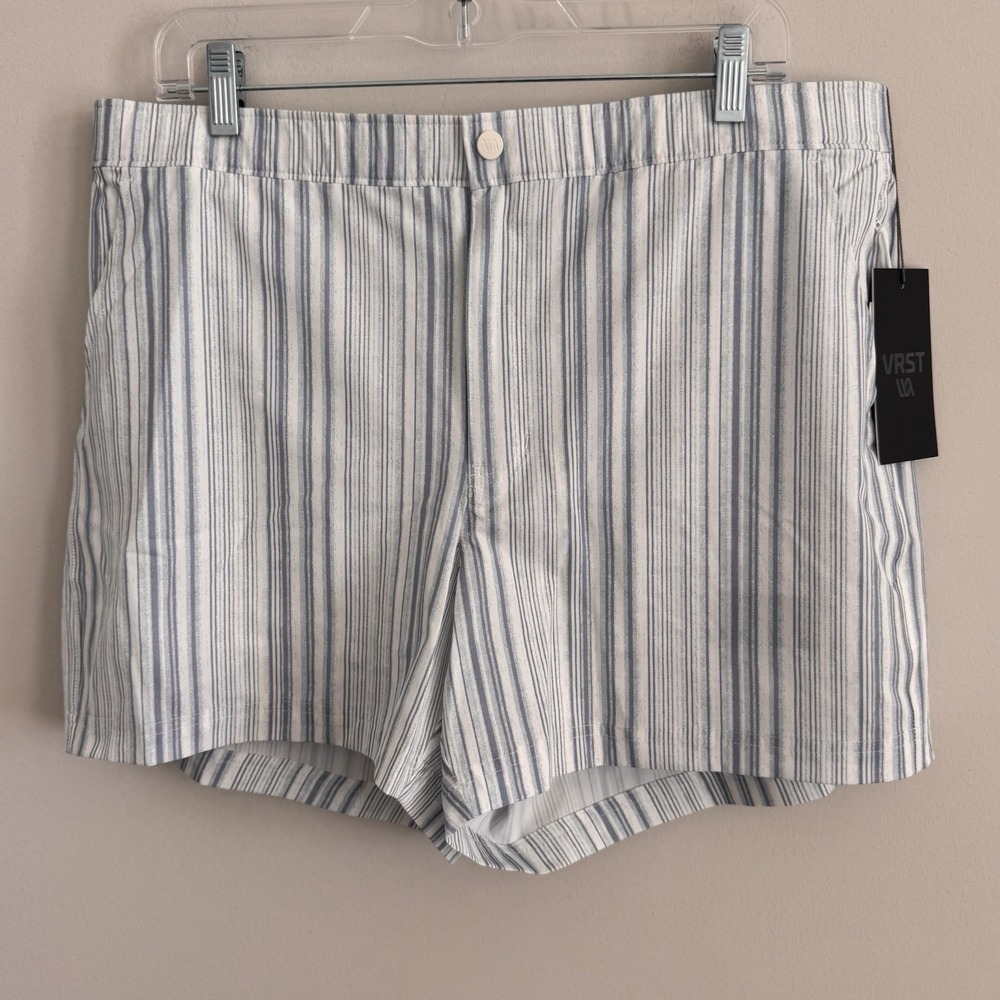 VRST Men's Large 5" Resort Short Muted Denim Calm Stripe NWT Hybrid Liner $58